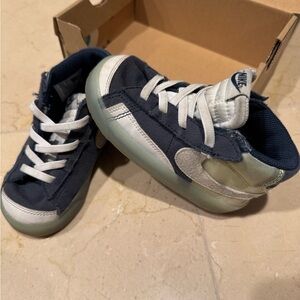 🔥LIMITED EDITION🔥 Kids Nike Blazer Mid ‘77 Kids - Navy & White, size 8C